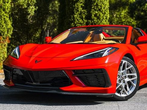 Used 2024 Chevrolet Corvette Stingray Premium Conv w/ Z51 Performance Package RWD image 2