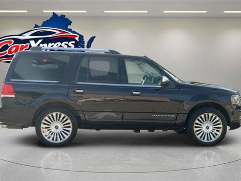 Used 2016 Lincoln Navigator Select AWD/4WD image 10