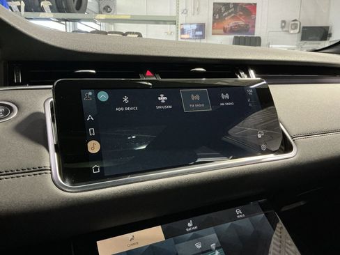 Used 2023 Land Rover Range Rover Evoque SE image 26