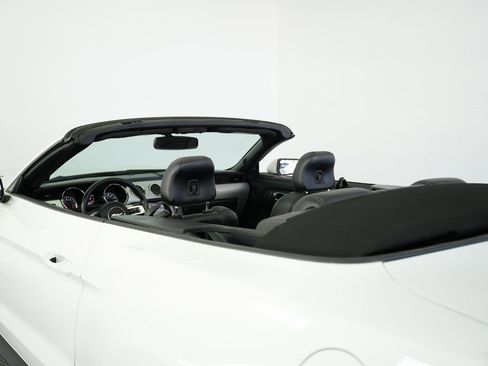 Used 2017 Ford Mustang GT Premium image 8