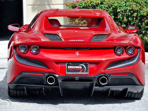 Used 2022 Ferrari F8 Tributo image 30