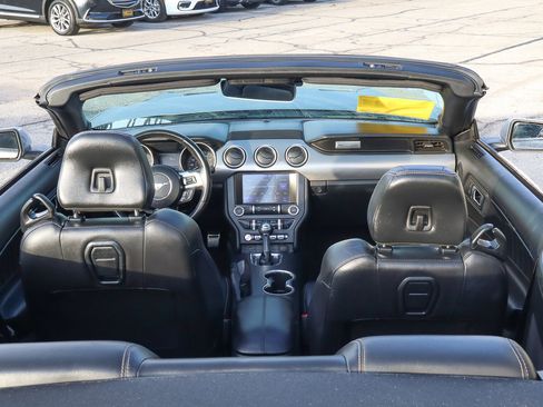 Used 2022 Ford Mustang Premium image 10