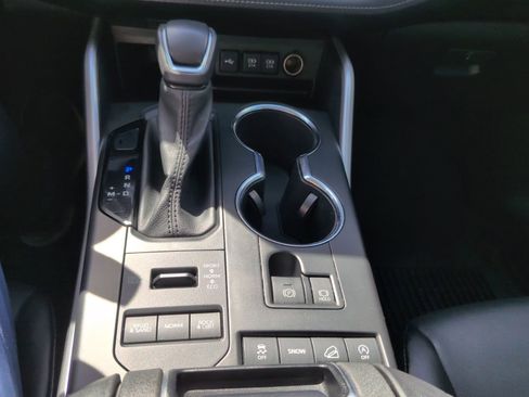 Used 2021 Toyota Highlander XLE AWD/4WD image 25