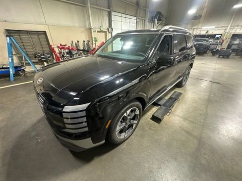 Used 2026 Hyundai Palisade Limited FWD image 2