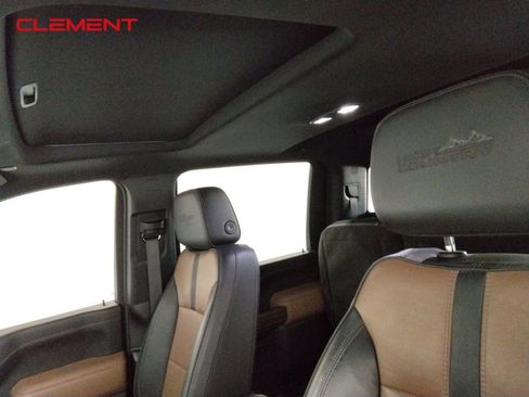 Used 2023 Chevrolet Silverado 2500 High Country w/ Technology Package image 31