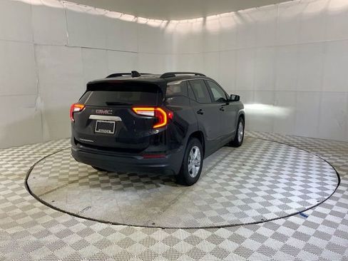 Used 2024 GMC Terrain SLE w/ Driver Convenience Package FWD image 17