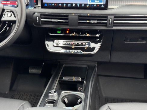 New 2025 Lincoln Corsair AWD w/ Equipment Group 101A image 15