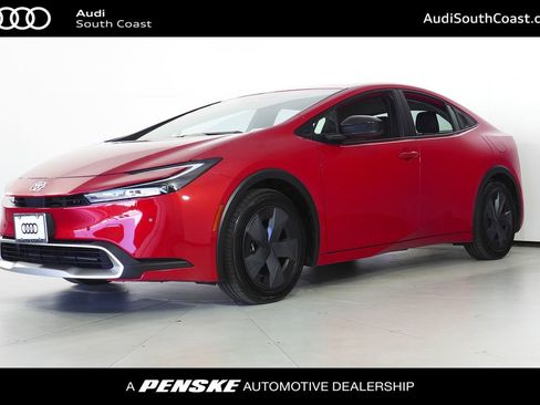 Used 2025 Toyota Prius Plug-In Hybrid image 1