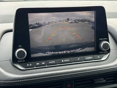 Used 2024 Nissan Rogue S image 10