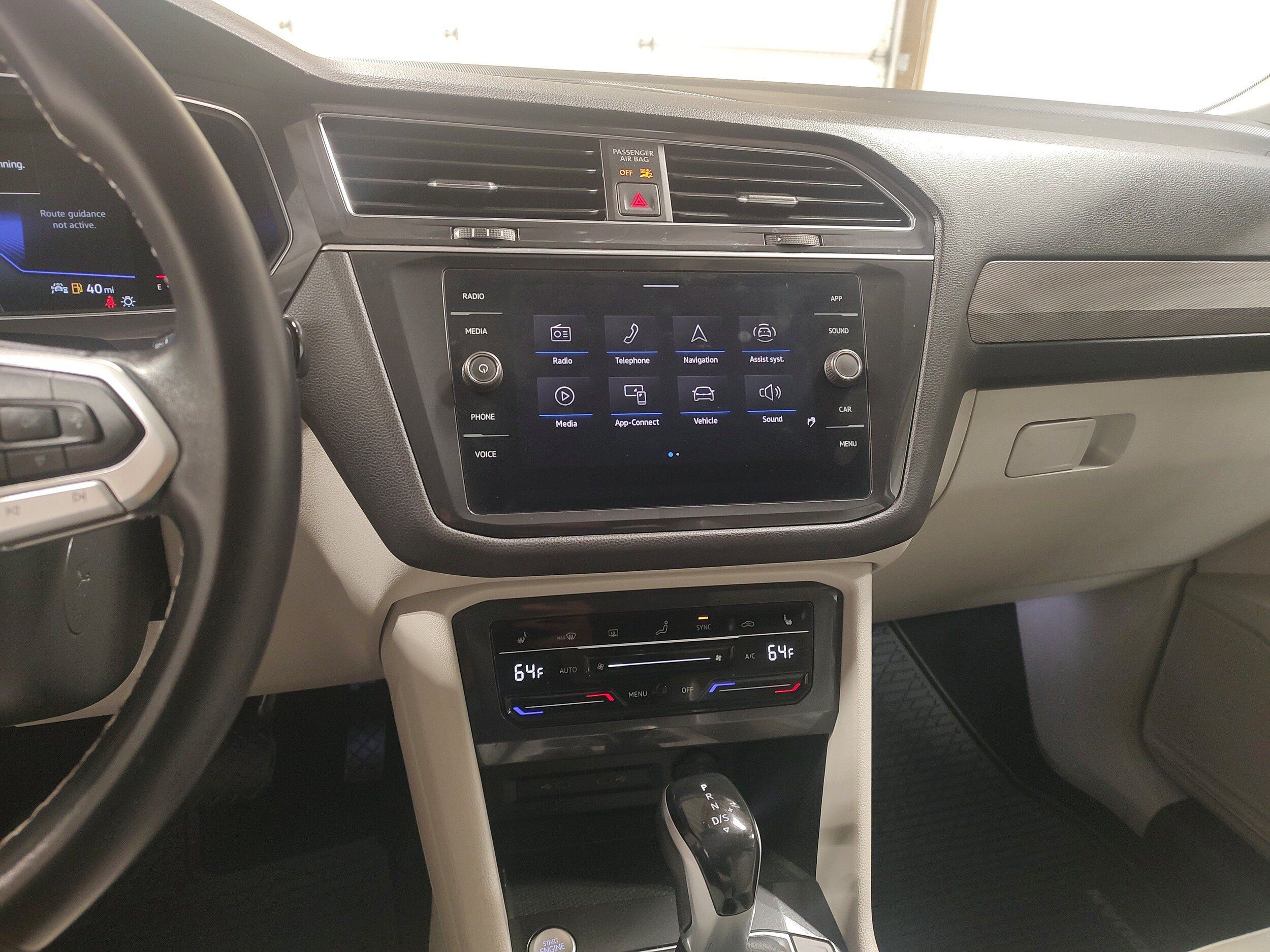 Used 2022 Volkswagen Tiguan SE AWD/4WD image 7