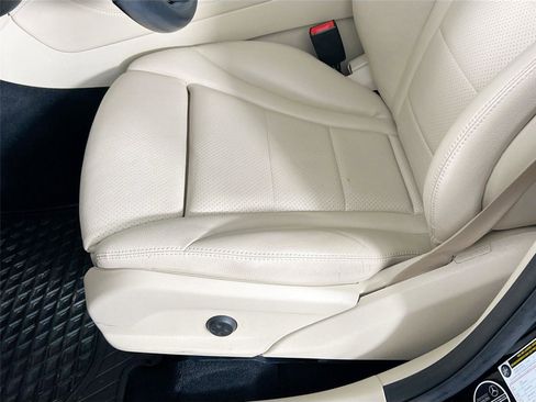 Used 2018 Mercedes-Benz GLC 300 4MATIC image 18