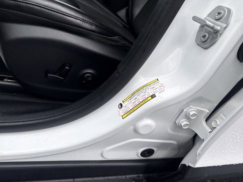 Used 2020 Jeep Cherokee Latitude Plus w/ Cold Weather Group image 16