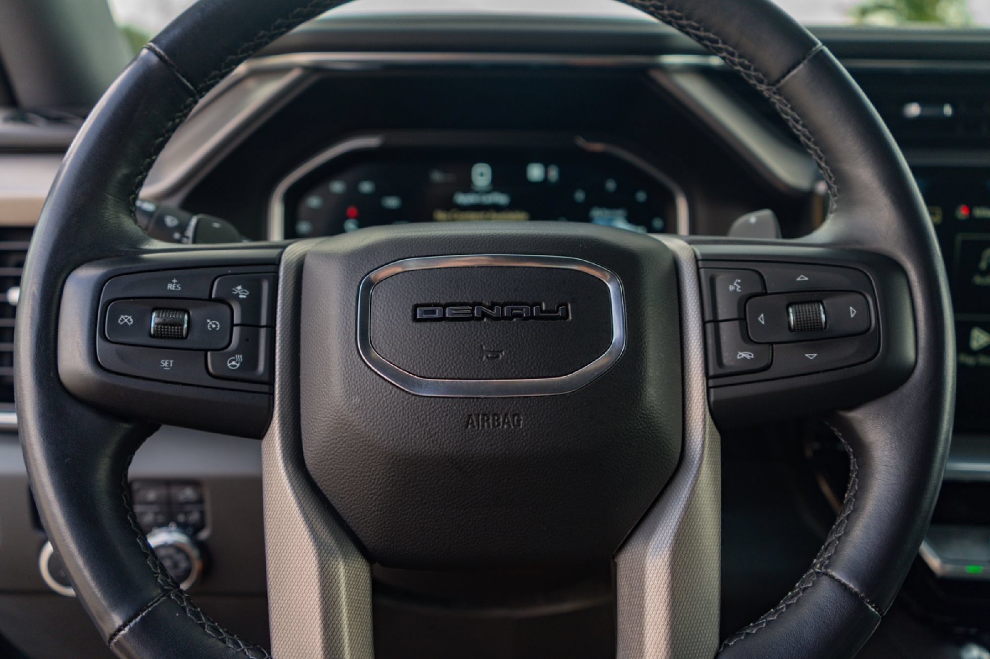 Used 2022 GMC Sierra 1500 Denali AWD/4WD image 11