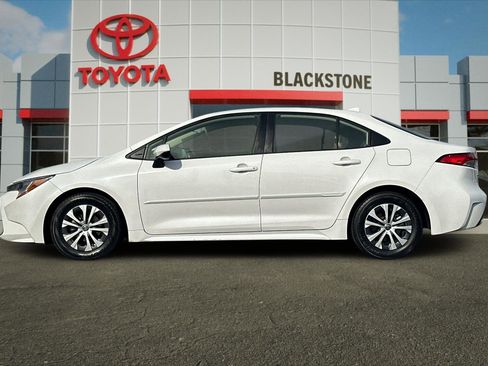 Used 2022 Toyota Corolla LE image 6