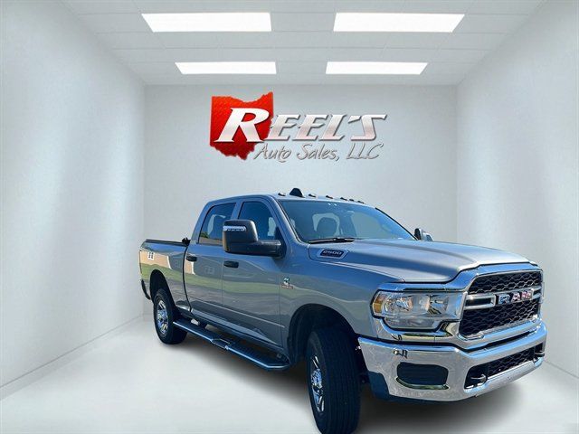 Used 2024 RAM 2500 Tradesman w/ Chrome Appearance Group AWD/4WD image 4