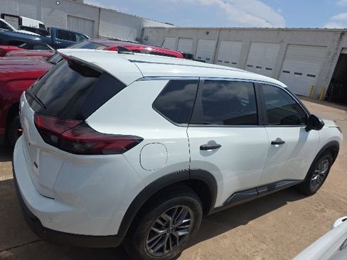 Used 2024 Nissan Rogue S AWD/4WD image 6