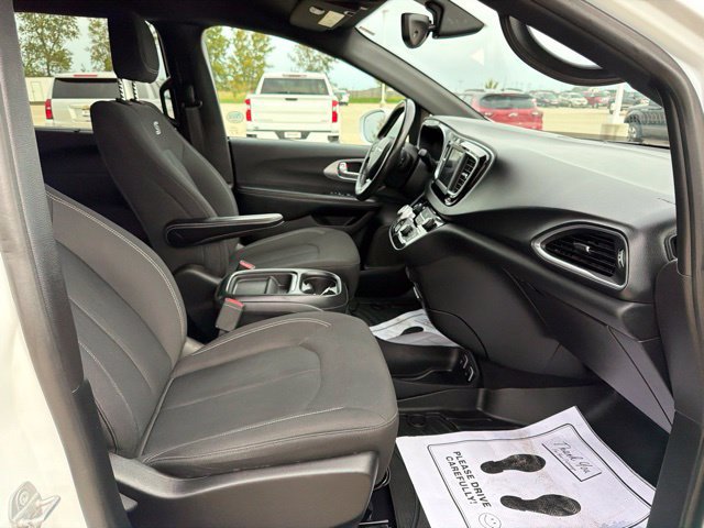 Used 2019 Chrysler Pacifica Touring Plus w/ S Appearance Package FWD image 25