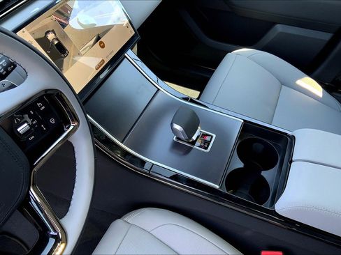 New 2026 Land Rover Range Rover Velar Dynamic SE image 7