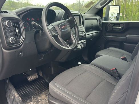 Used 2024 GMC Sierra 2500 Pro AWD/4WD image 11