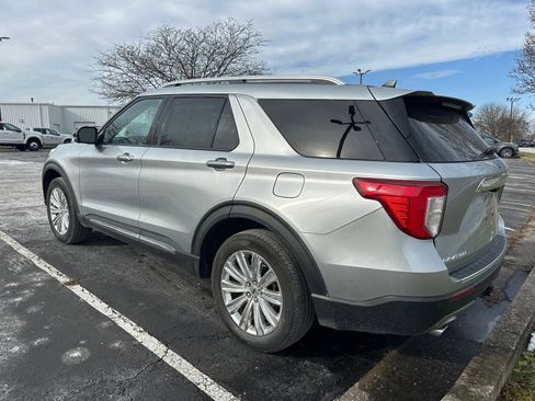 Used 2022 Ford Explorer Limited w/ Limited Technology Package image 3