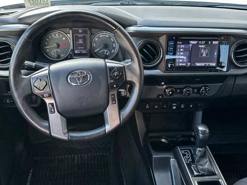 Used 2018 Toyota Tacoma TRD Sport w/ Technology Package RWD image 13