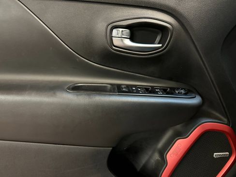 Used 2021 Jeep Renegade Trailhawk w/ Sun & Sound Group image 10