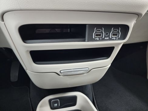 Used 2024 Chrysler Pacifica Touring-L image 43