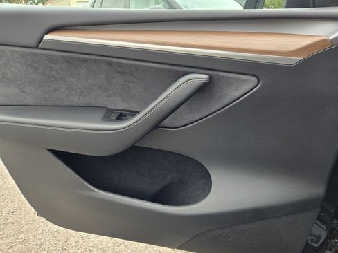 Used 2024 Tesla Model Y Long Range image 25