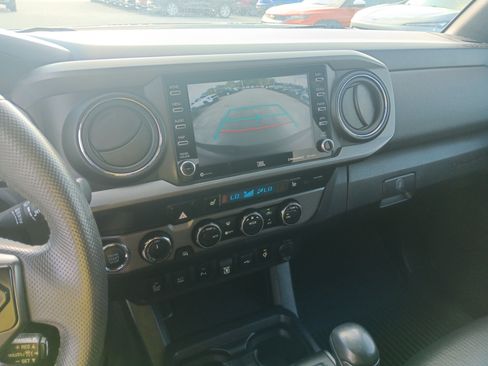 Used 2021 Toyota Tacoma TRD Off-Road w/ TRD Premium Off Road Package AWD/4WD image 14