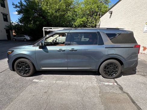 Used 2025 Kia Carnival SX w/ SX Dark Edition Package FWD image 6