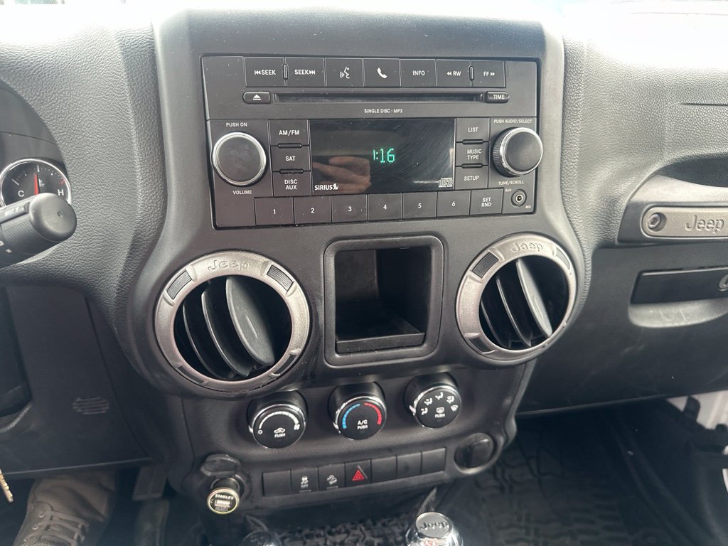 Used 2017 Jeep Wrangler Unlimited Sport w/ Connectivity Group AWD/4WD image 7