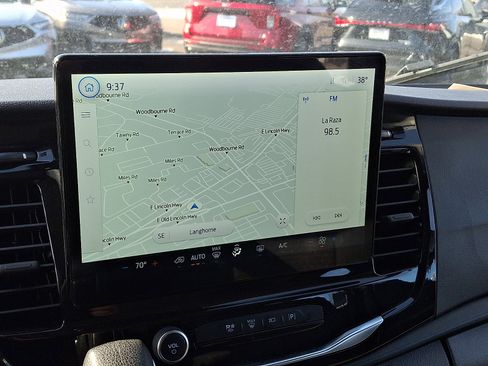 Used 2023 Ford Transit 350 XLT image 17