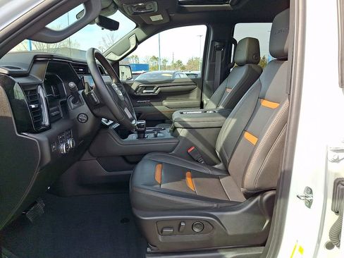 Used 2022 GMC Sierra 1500 AT4 w/ Technology Package AWD/4WD image 14