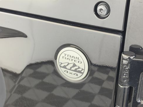 Used 2019 Jeep Wrangler Unlimited Sahara image 16