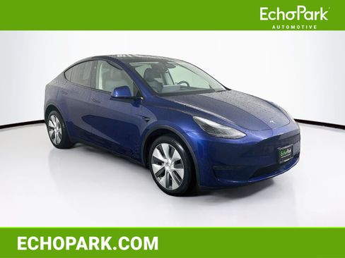 Used 2024 Tesla Model Y Long Range AWD/4WD image 1