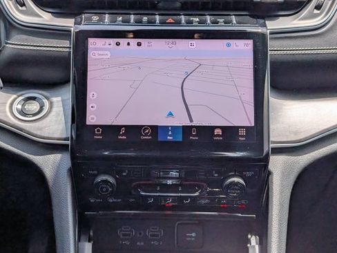 Used 2023 Jeep Grand Cherokee L Limited w/ Black Appearance Package RWD image 17