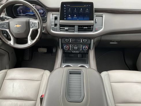 Certified 2022 Chevrolet Suburban LT w/ Luxury Package AWD/4WD image 3