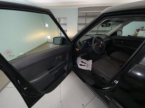 Used 2013 Kia Soul FWD image 11