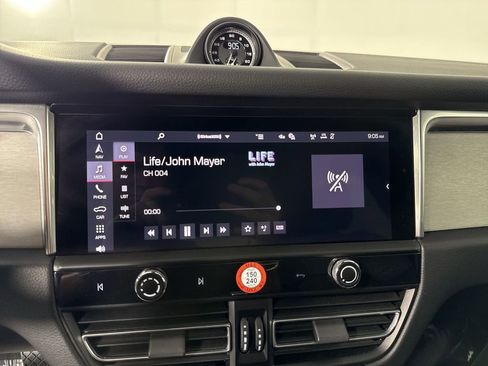 Certified 2026 Porsche Macan AWD/4WD image 28