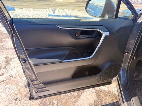 Used 2019 Toyota RAV4 LE w/ Carpet Mat Package image 20