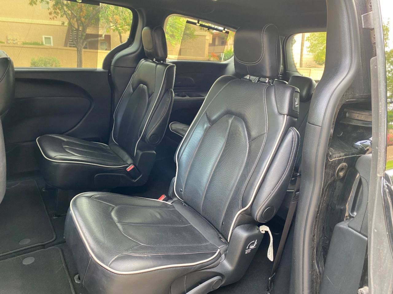 Used 2025 Chrysler Pacifica Limited FWD image 34