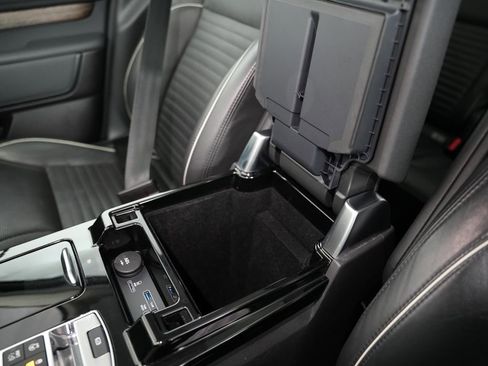 Used 2017 Land Rover Discovery HSE image 34