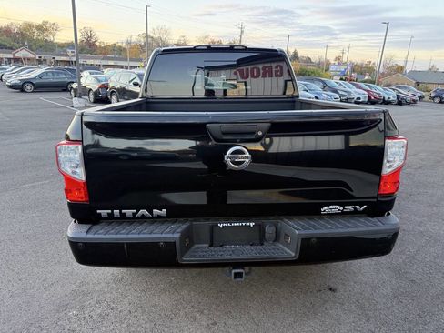 Used 2018 Nissan Titan SV w/ SV Convenience Package image 9