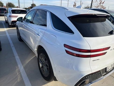 Used 2023 Genesis GV70 2.5T w/ Advanced Package image 3