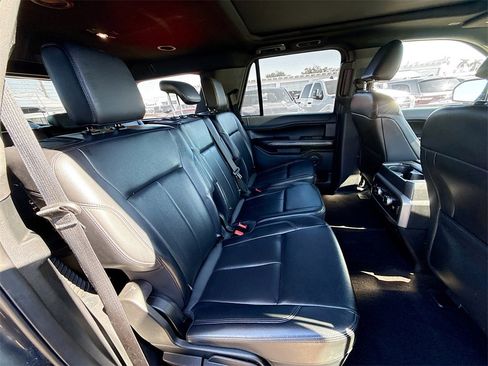 Used 2021 Ford Expedition XLT image 32