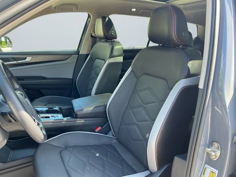 Used 2024 Volkswagen Atlas Peak Edition SEL AWD/4WD image 10