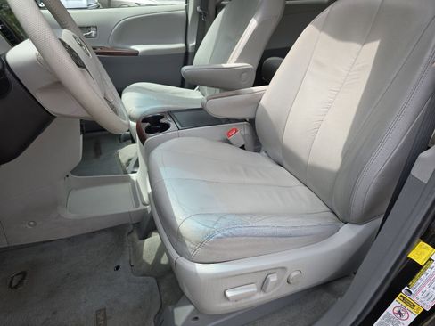 Used 2012 Toyota Sienna XLE w/ Premium Pkg FWD image 25