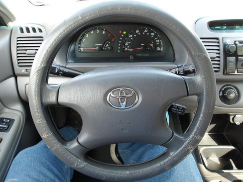 Used 2004 Toyota Camry XLE FWD image 13