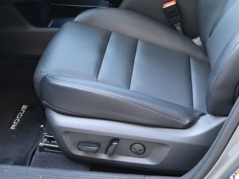 Used 2024 Nissan Rogue SV w/ SV Premium Package FWD image 15