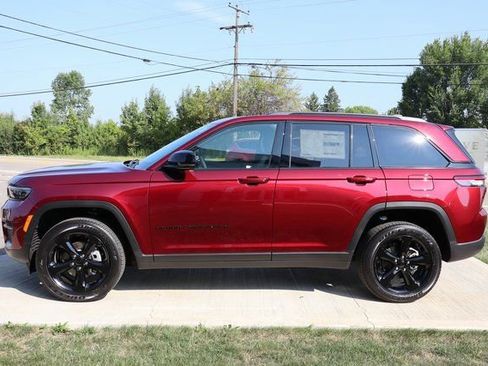 New 2025 Jeep Grand Cherokee Altitude w/ Trailer Tow Package image 26